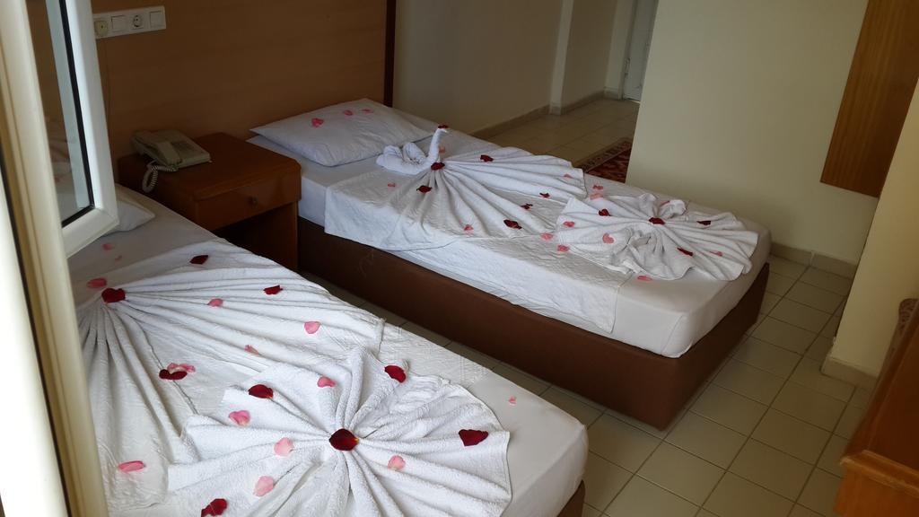 Caner Hotel เกเมร์ ห้อง รูปภาพ