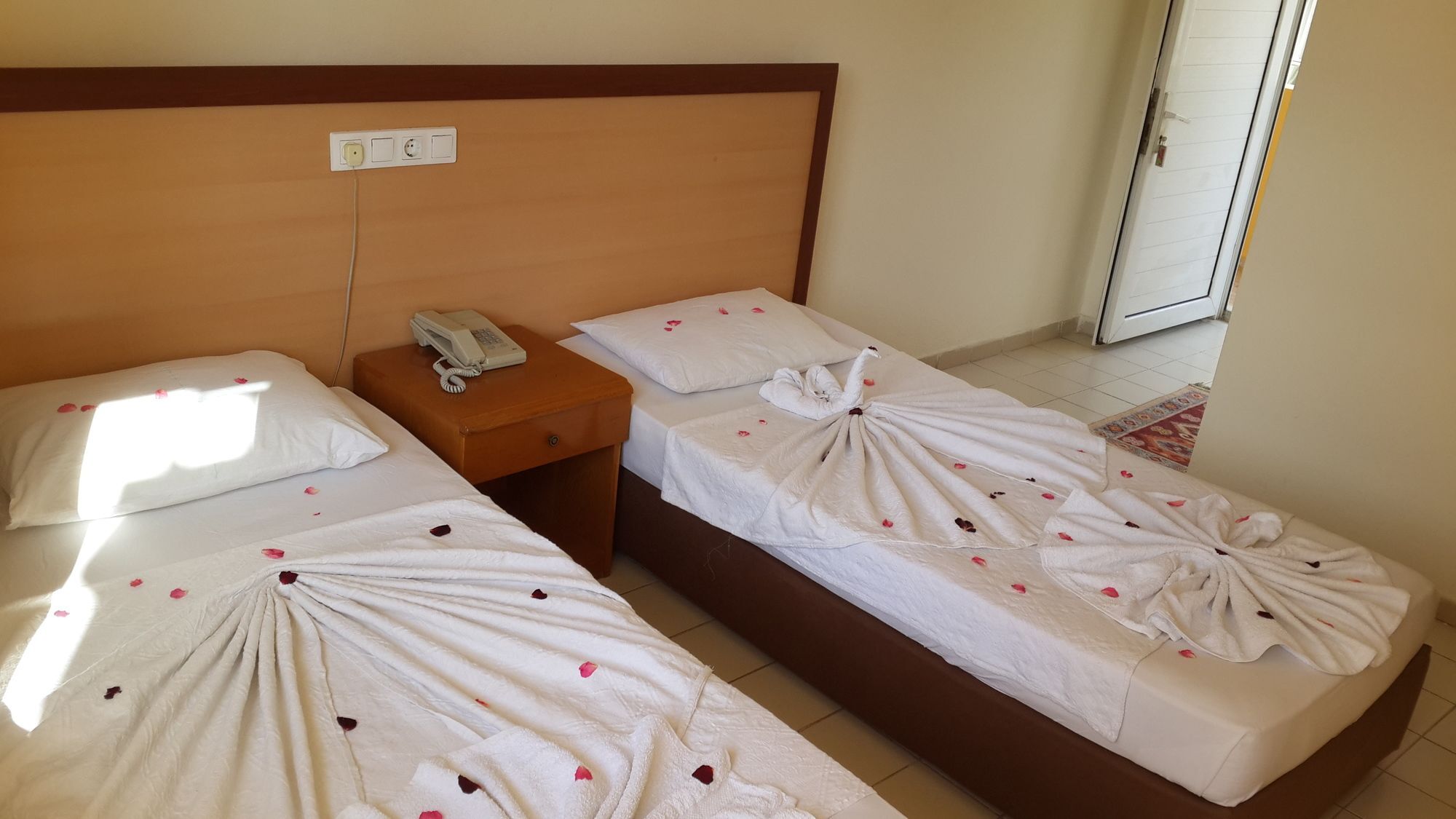 Caner Hotel เกเมร์ ภายนอก รูปภาพ